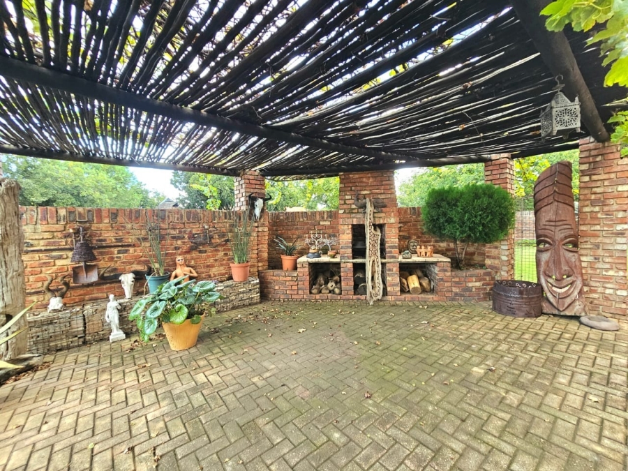 5 Bedroom Property for Sale in Miederpark North West